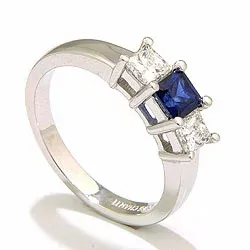 fyrkantigt safir ring i 14  karat vitguld 0,52 ct 0,36 ct