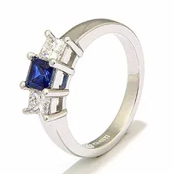 fyrkantigt safir ring i 14  karat vitguld 0,52 ct 0,36 ct