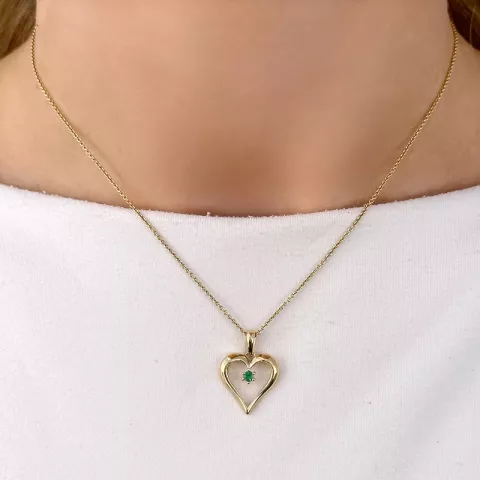 hjärta smaragd hängen i 14  carat guld 0,07 ct