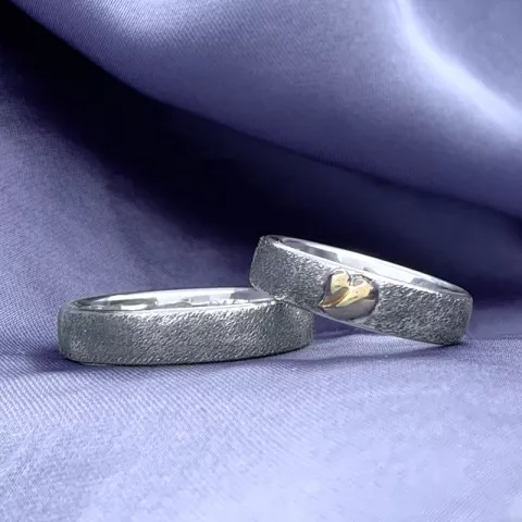 Scrouples vigselsringe i oxiderat silver med guld