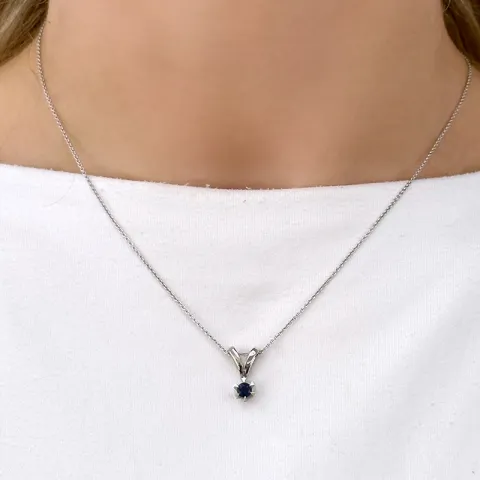 Blå safir hängen i 14  carat vitguld