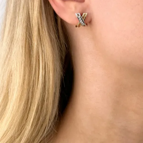 diamant örhängen i 14 karat vitguld med diamant 