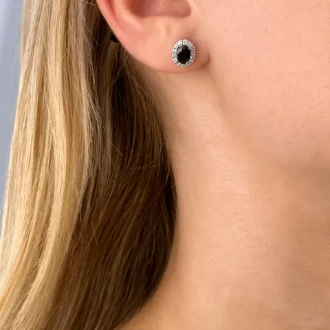 ovala safir örhängestift i 14 karat vitguld med diamant och safir