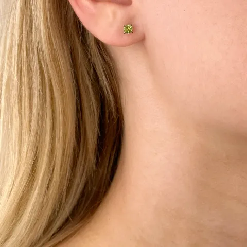 2 x 0,23 ct peridot solitäreörhängestift i 14 karat guld med peridot