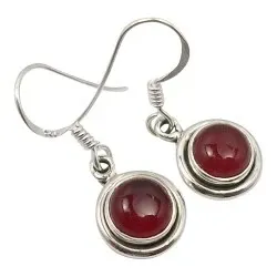 röda örhängen i oxiderat sterlingsilver