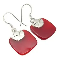 fyrkantigt röda örhängen i oxiderat sterlingsilver