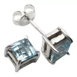 Fyrkantigt blå topas örhängestift i silver