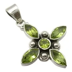 kors peridot hängen i oxiderat sterlingsilver