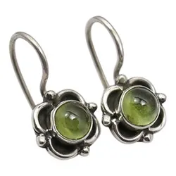 Gröna peridot örhängen i oxiderat sterlingsilver