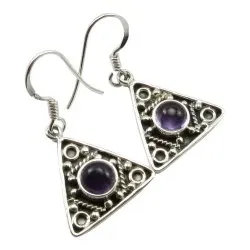 Trekantigt örhängen i oxiderat sterlingsilver