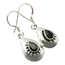 Droppe onyxer örhängen i oxiderat sterlingsilver