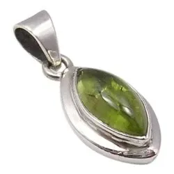Grön peridot hängen i silver