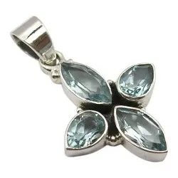 blommor hängen i oxiderat sterlingsilver