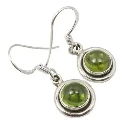 runda peridot örhängen i oxiderat sterlingsilver