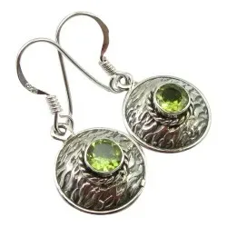 Runda peridot örhängen i oxiderat sterlingsilver