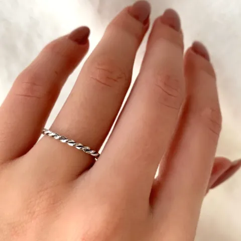 strukturerad ring i silver