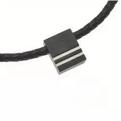 flätat halsband i sort läder med stål lås  x 4,8 mm