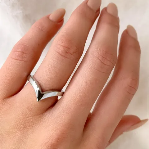 Smal V ring i silver
