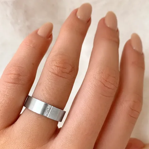 borstat ring i rhodinerat silver