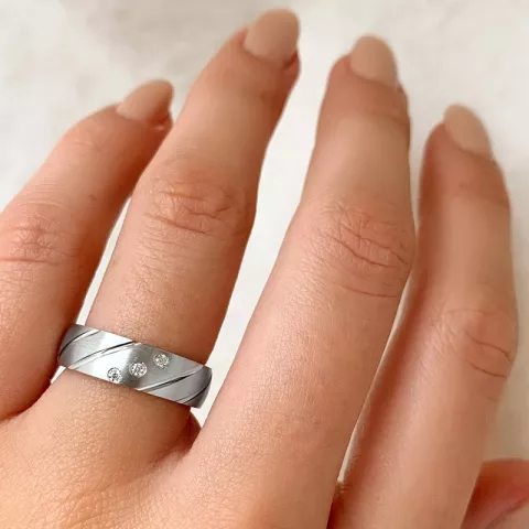 borstat ring i rhodinerat silver
