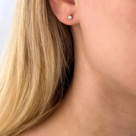 2 x 0,10 ct diamant solitäreörhängestift i 14 karat guld med diamant