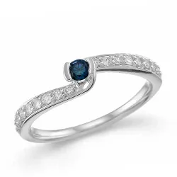 rund blå safir diamantring i 14 karat vitguld 0,24 ct