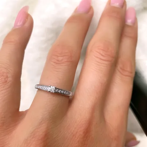 diamant ring i 14 karat vitguld 0,1 ct 0,056 ct
