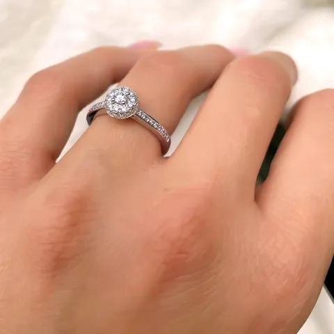 diamantring i 14 karat vitguld 0,40 ct