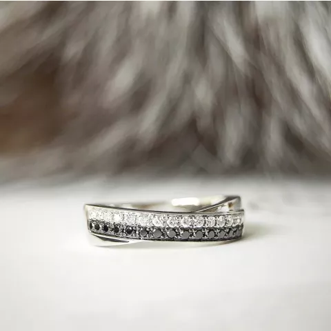 sort diamant vitgulds ring i 14  karat vitguld 0,165 ct 0,165 ct