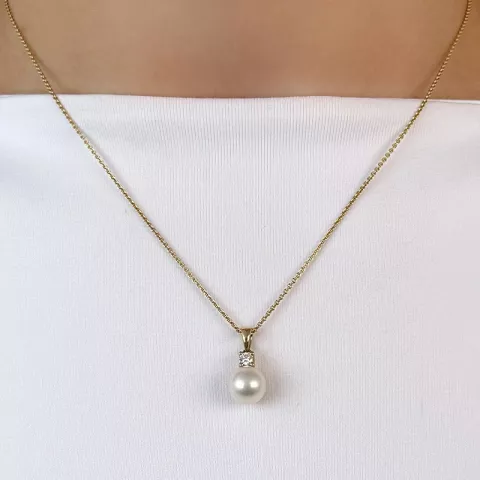 Äkta  pärla diamantberlocker i 14  carat guld 0,10 ct