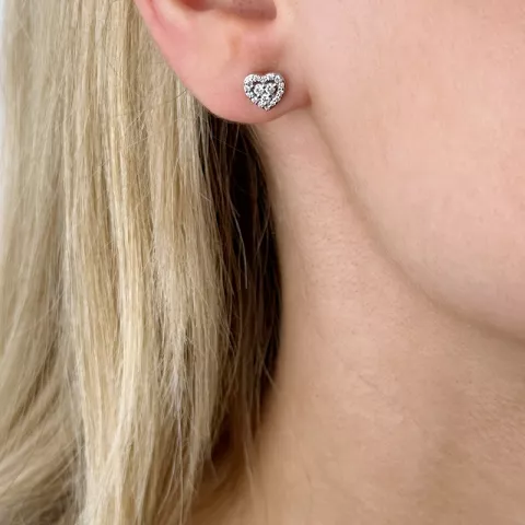Hjärta diamantörhängen i 14 karat vitguld med diamanter 