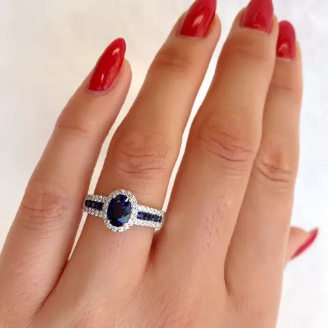 oval blå safir diamantring i 14  karat vitguld 0,286 ct 