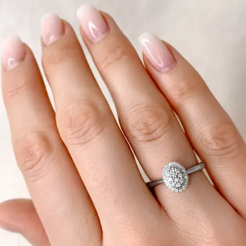 oval briljantring i 14 karat vitguld 0,18 ct