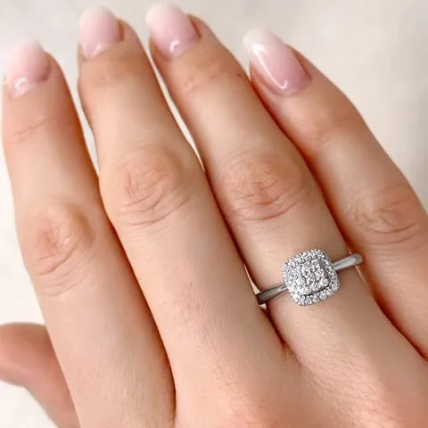 fyrkantigt diamantring i 14 karat vitguld 0,20 ct