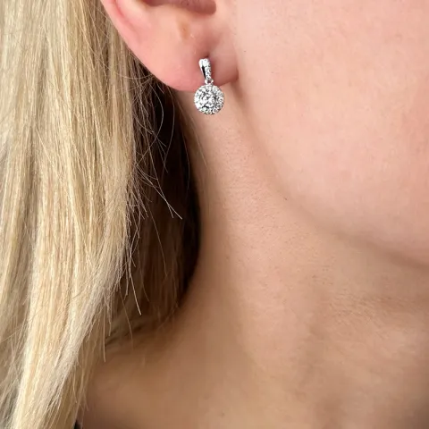 Äkta diamant örhängestift i 14 karat vitguld med diamanter