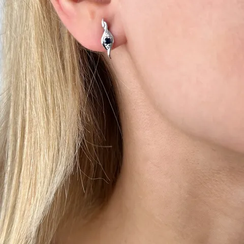 safir diamantörhängen i 14 karat vitguld med diamant och safir