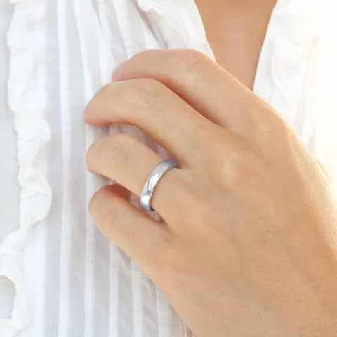4 och 3 mm vigselsringar i 9 karat vitguld 0,02 ct - set