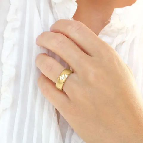 7 mm vigselsringar i 9 karat guld 0,03 ct - set