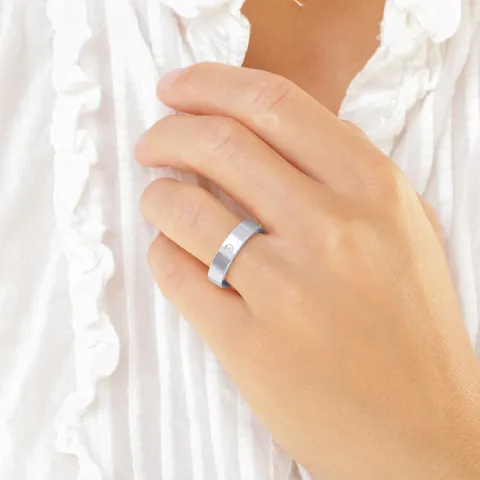 5 mm vigselsringar i 9 karat vitguld 0,03 ct - set