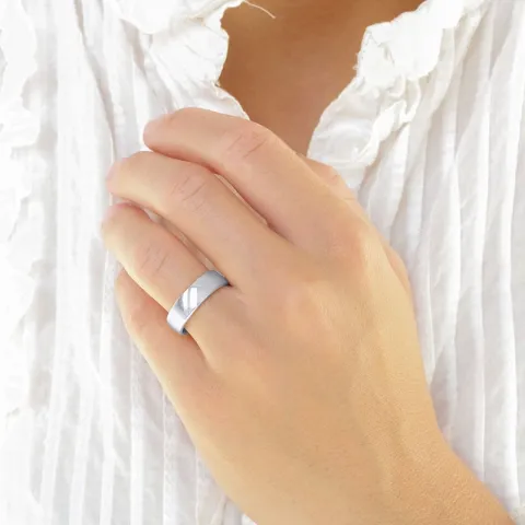 6 och 4 mm diamant vigselsringar i 9 karat vitguld - set