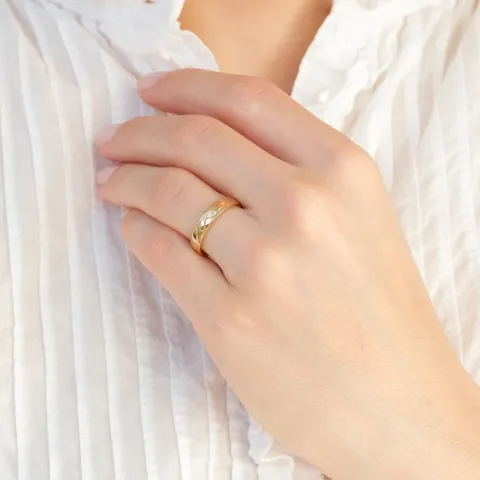4 mm vigselsringar i 9 karat guld 0,008  ct og 0,015 ct - set