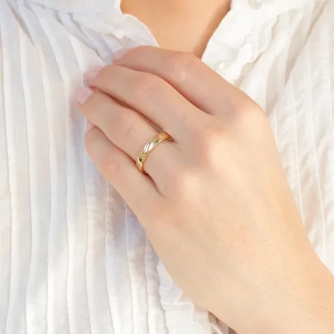 4 mm vigselsringar i 14  karat guld 0,008 ct og 0,015 ct - set