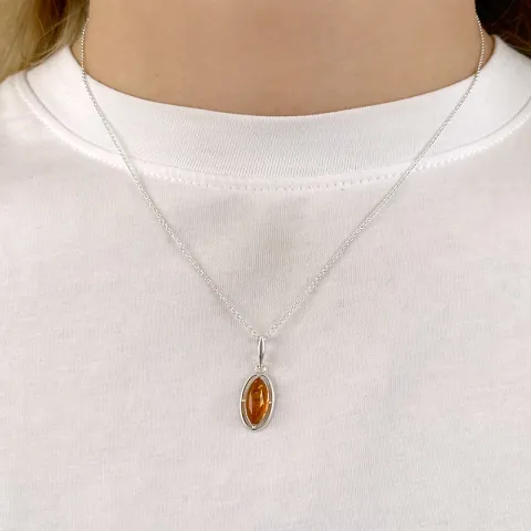 ovalt bärnsten hängen i silver