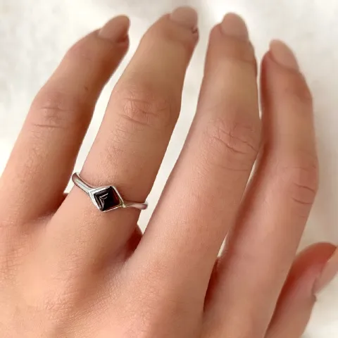 Fyrkantigt bärnsten ring i silver