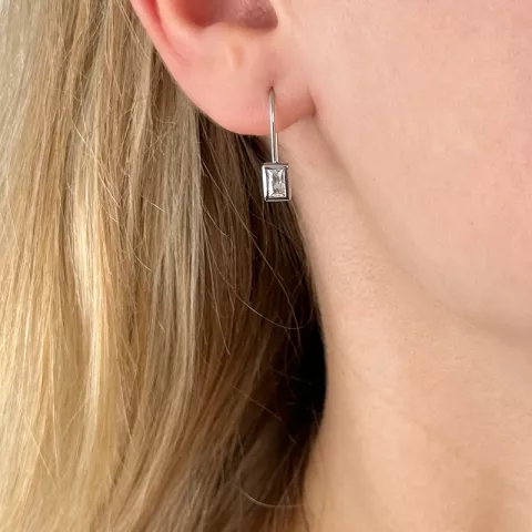 fyrkantigt zirkon örhängen i rhodinerat silver