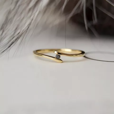 svart diamant ring i 9 karat guld 0,02 ct