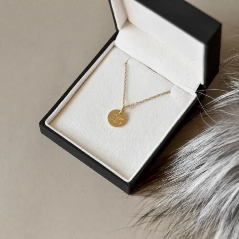 bokstav m diamant hängen i 9 carat guld 0,01 ct