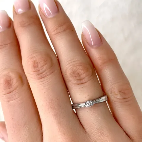 rund diamant vitguldsring i 9 karat vitguld 0,10 ct