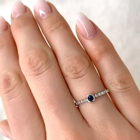 rund blå safir ring i 9 karat vitguld 0,14 ct