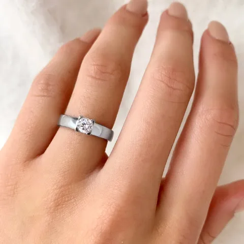 Enkel vit zirkon ring i silver